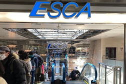 名古屋駅エスカ地下街店 アクセス 2：こちらのエスカレーターより地下にお進みください。