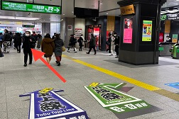 アトレ川越店 アクセス 1：JR川越駅改札前よりご案内します。矢印の方（東口）へお進みください。