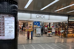 なんばマルイ店 アクセス 2：改札を背にするとすぐに【なんばマルイ】の入口がございます。