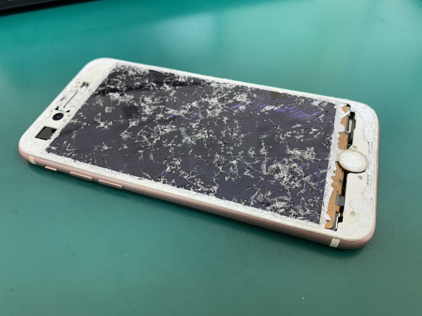 iPhone修理なら【モバイル修理 救急便】へ