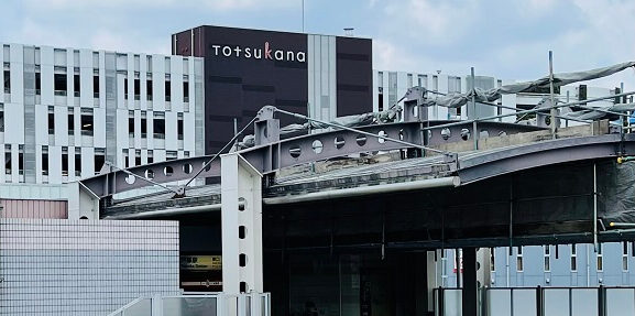 iPhone修理救急便 戸塚トツカーナ店 （戸塚駅直結 近く） の店舗外観写真