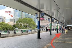 マルイファミリー溝口店 アクセス 2：2Fデッキに出るとすぐ右側にマルイファミリー溝口が見えます。