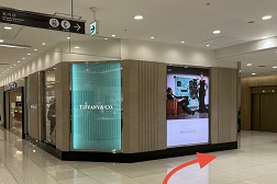 大丸福岡天神店 アクセス 5：少し進むとティファニーがございますので右へお進みください。
