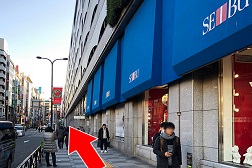 池袋東口店 アクセス 3：西武を右手に見てまっすぐお進みください。