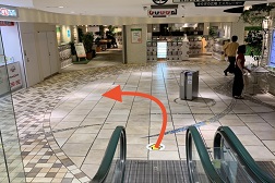 アトレ吉祥寺店 アクセス 6：エスカレーターを下りるとすぐ左側に当店がございます。