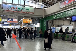 町田店 アクセス 1：JR横浜線町田駅 中央改札よりご案内します。矢印の方へお進みください。