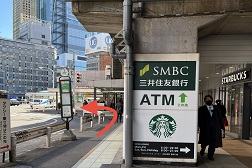 新橋駅前店 アクセス 3：右に曲がると右側にスタバ、左側に横断歩道があります。