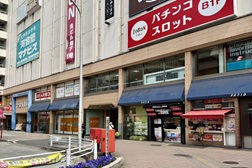 PATIO本八幡店 アクセス 2：駅を出るとすぐ右側PATIO本八幡内に当店がございます。