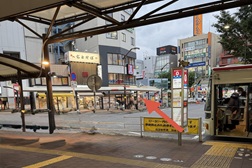 荻窪駅前店 アクセス 3：駅を出たらすぐに当店が見えます。