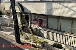 千歳烏山店 アクセス 6：駅のホームから目の前です。